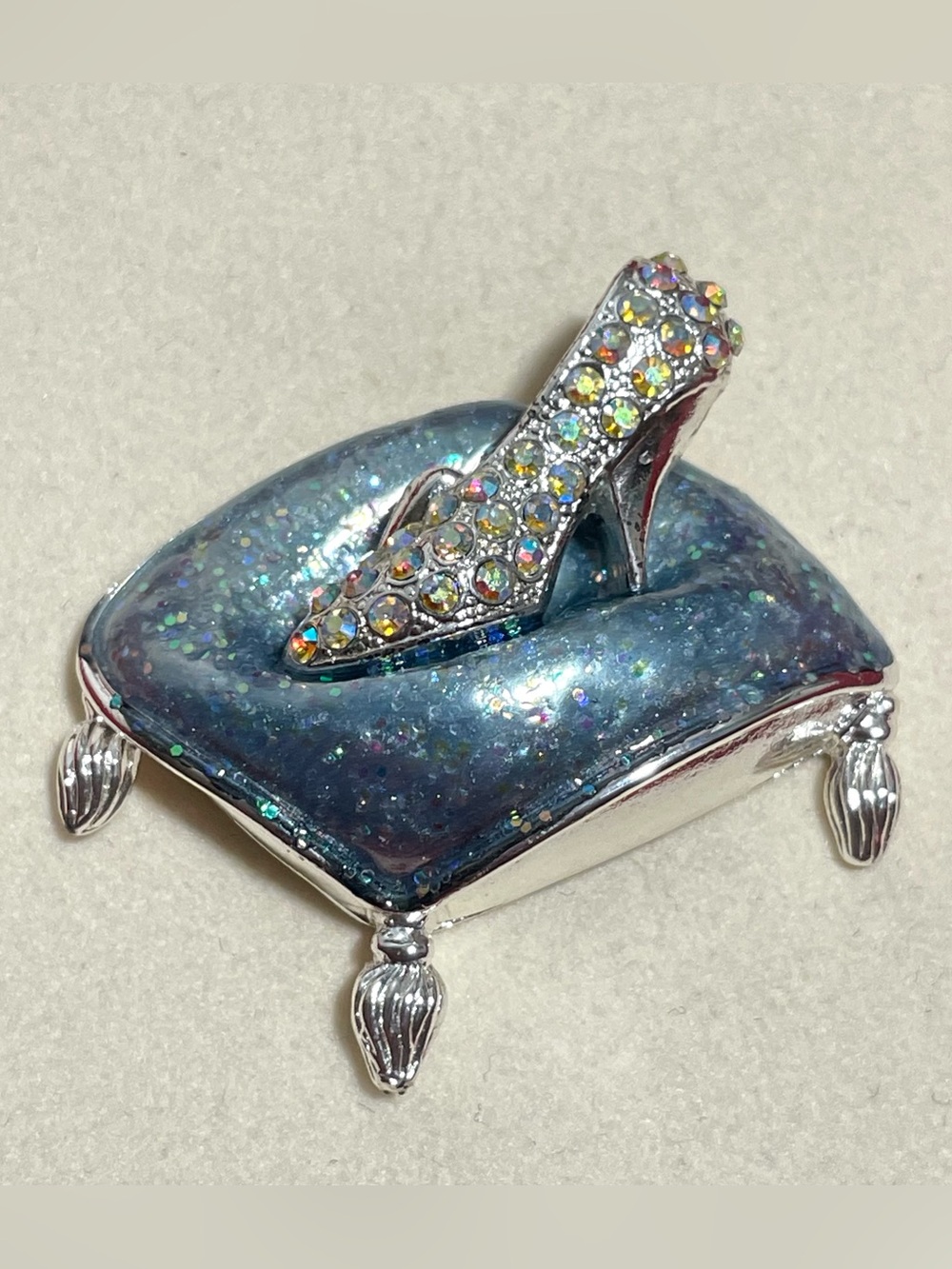 Disney Cinderella Glass Slipper Brooch Pin in Original Disney Store Box Vintage